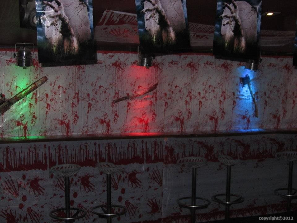 décoration mur de sang pour soirée horreur