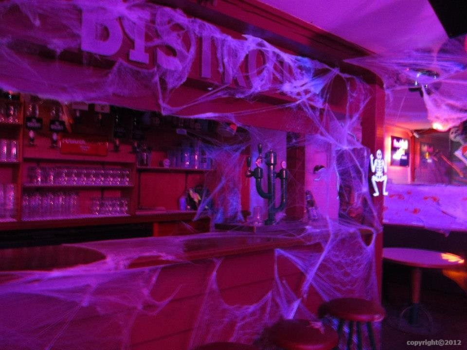 décoration de bar discotheque restaurant pas cher pour halloween