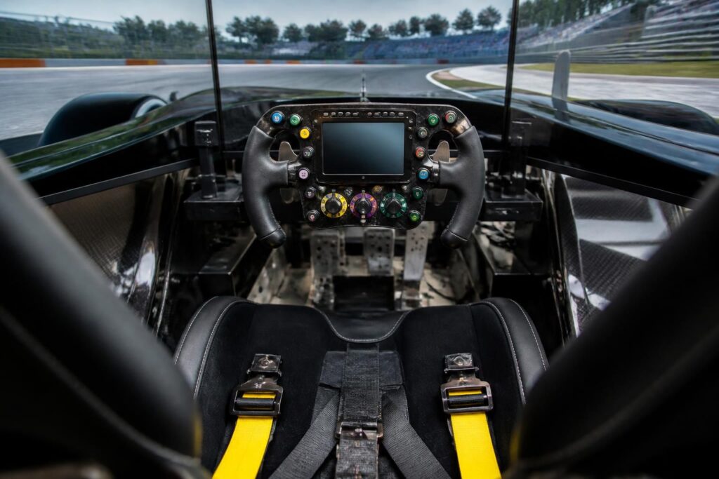 découvrez comment choisir le volant f1 simu idéal pour une expérience de conduite réaliste. comparez les modèles et trouvez celui qui vous offrira performance et immersion maximale.